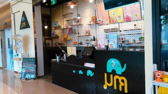 商場里的奶茶店怎么吸引顧客,產品多,服務誠懇,也叫賣,但是客人一直很少,怎么解決啊 請?zhí)狳c提點,謝